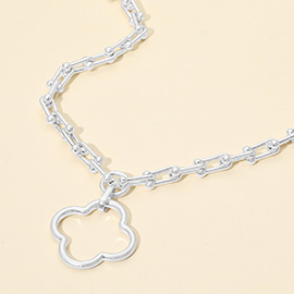 Open Quatrefoil Pendant Hardware Chain Necklace